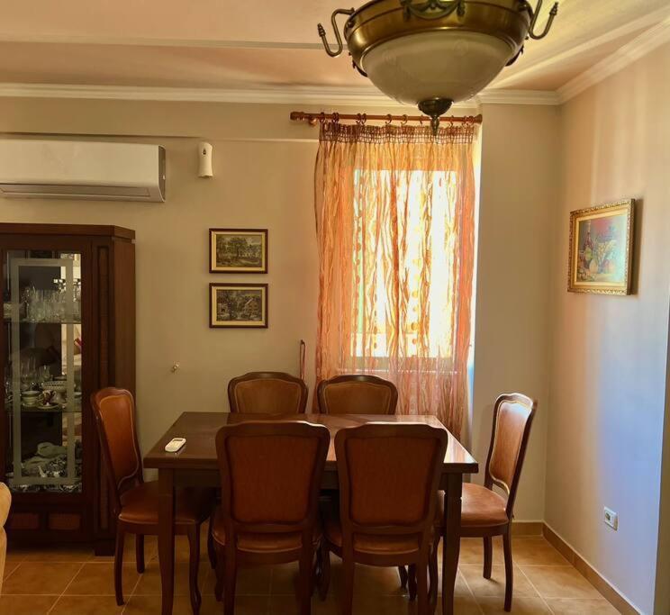 Central Tirana Flat Near Bazaar エクステリア 写真