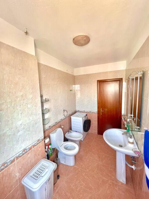 Central Tirana Flat Near Bazaar エクステリア 写真