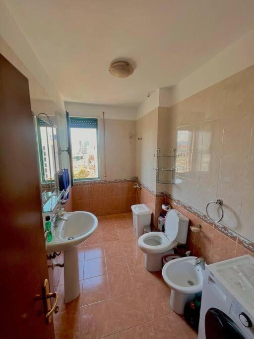 Central Tirana Flat Near Bazaar エクステリア 写真